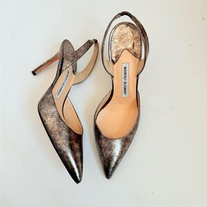 Manolo Blahnik Metallic Pale Gold/ Copper Carolyne Slingback 90mm heels EU 38.5